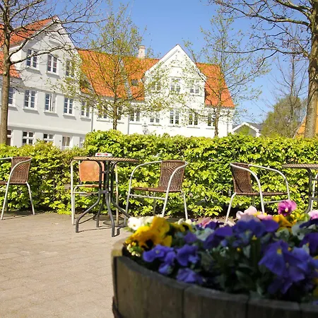 Hotel Ribe 여관 리베